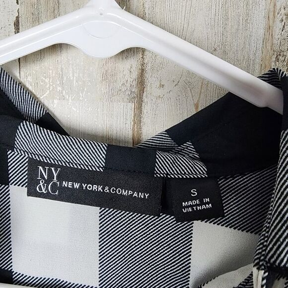 New York & Company Plaid Button Down Shirt Black and White Size Small - Picture 3 of 10